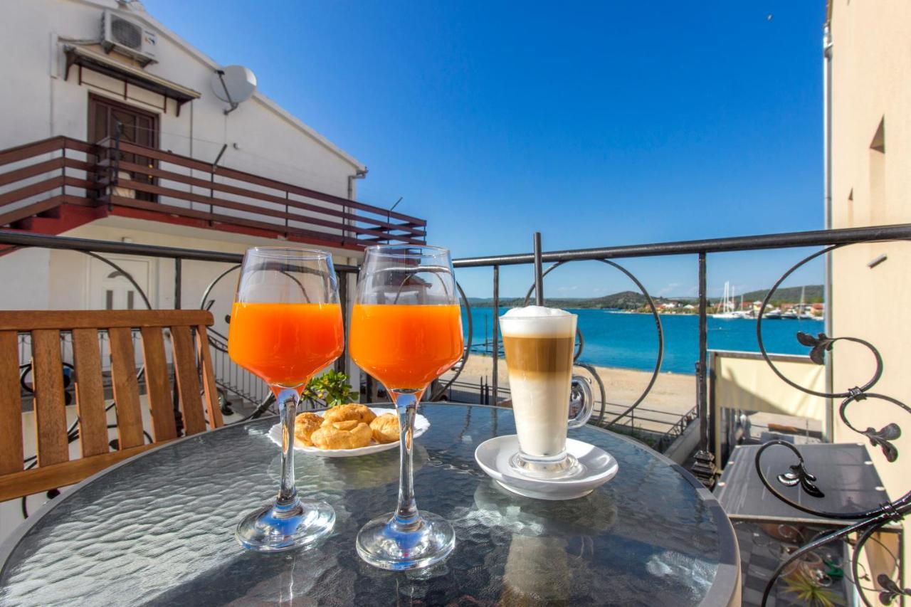 Apartmani Nikolina Seaview Sibenik Bagian luar foto