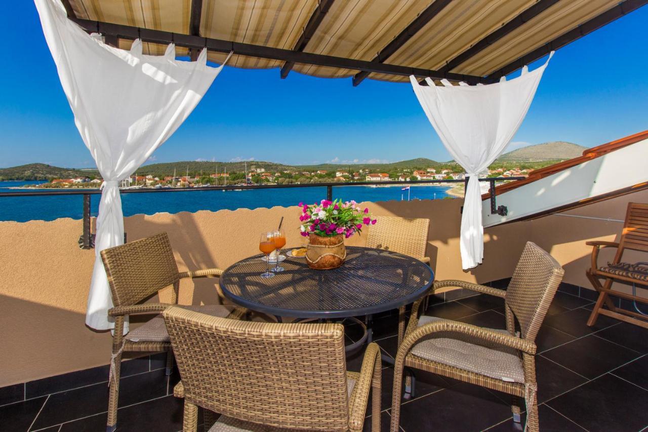 Apartmani Nikolina Seaview Sibenik Bagian luar foto