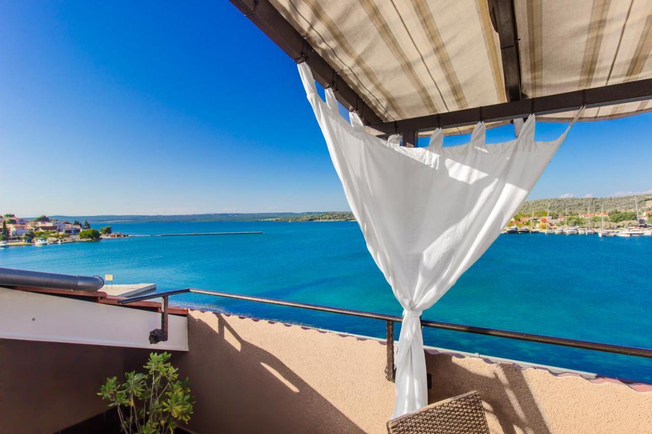 Apartmani Nikolina Seaview Sibenik Bagian luar foto