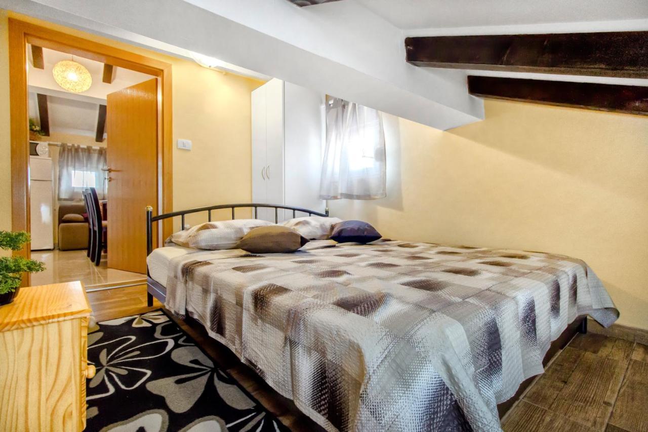 Apartmani Nikolina Seaview Sibenik Bagian luar foto