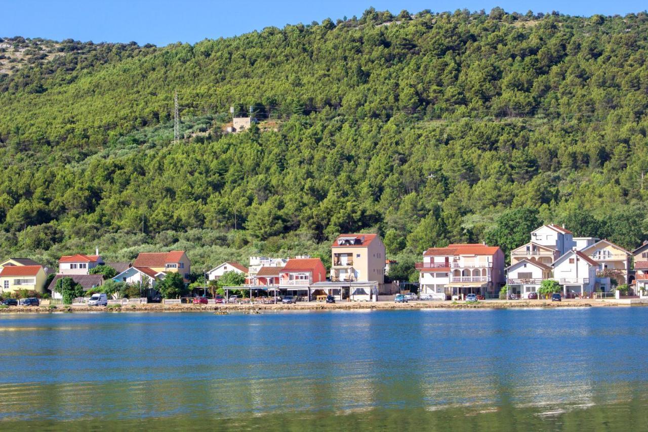 Apartmani Nikolina Seaview Sibenik Bagian luar foto